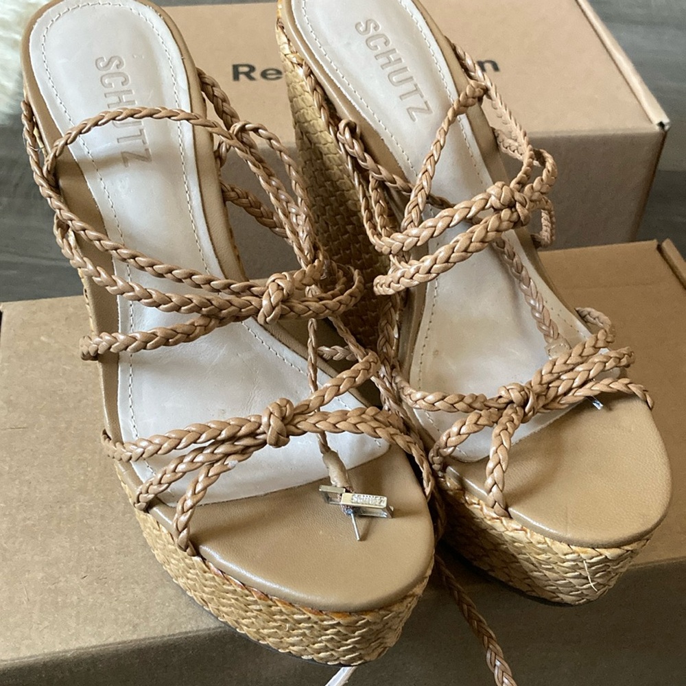 Schutz tan wedges